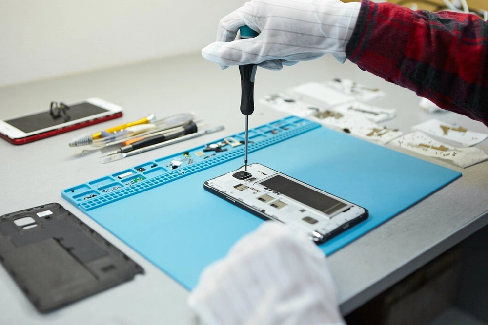 Engineer repairing a laptop on the workbench